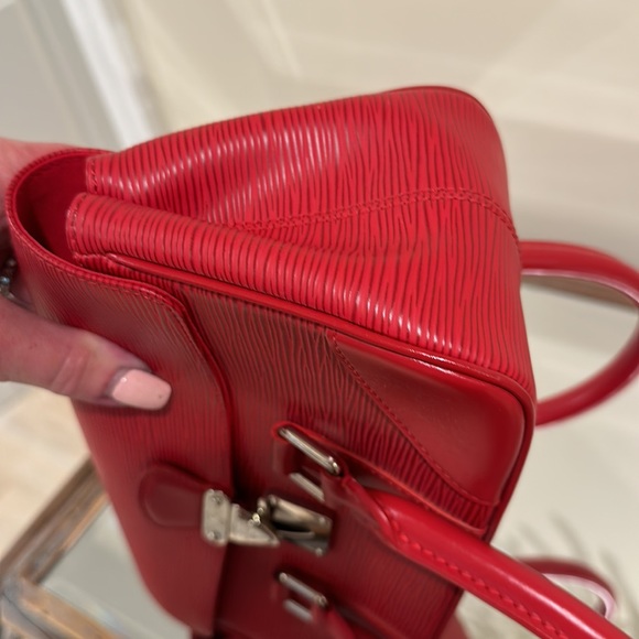 Louis Vuitton epi-BNWT - Picture 4 of 12